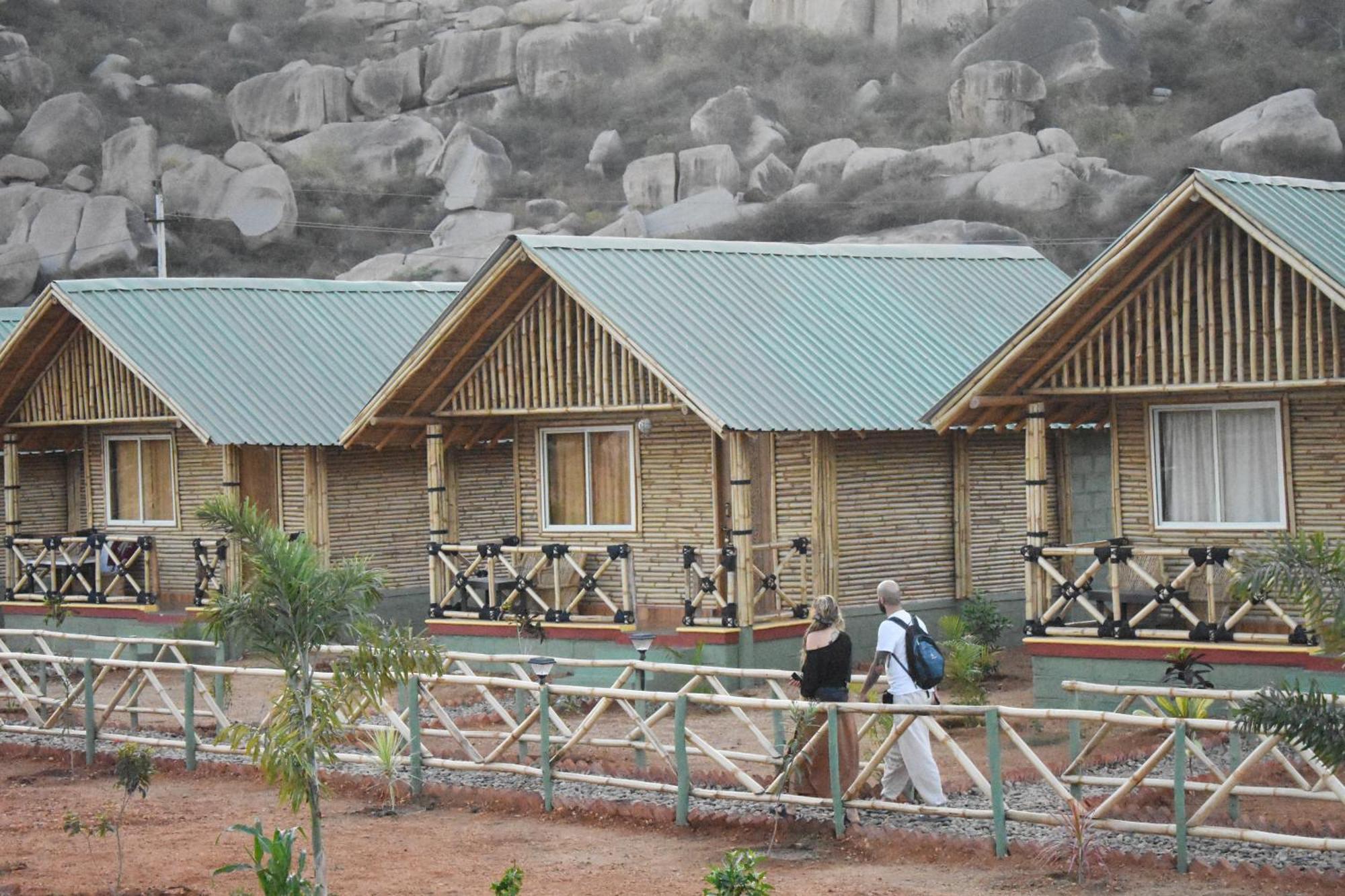 Mowgli'S Cafe Hampi & Guest House Exterior foto