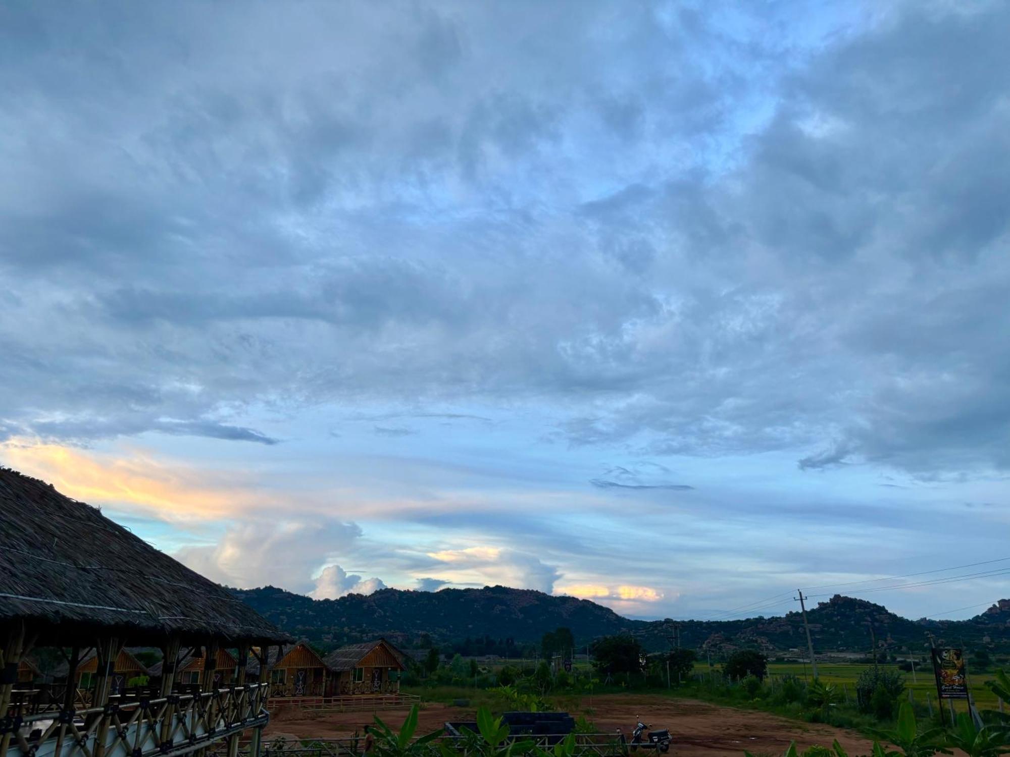 Mowgli'S Cafe Hampi & Guest House Exterior foto