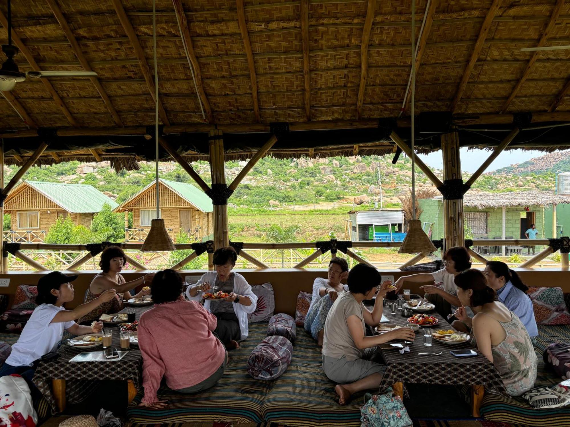 Mowgli'S Cafe Hampi & Guest House Exterior foto